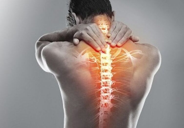 Con la osteocondrosis torácica, la estructura del tejido óseo de las vértebras cambia.